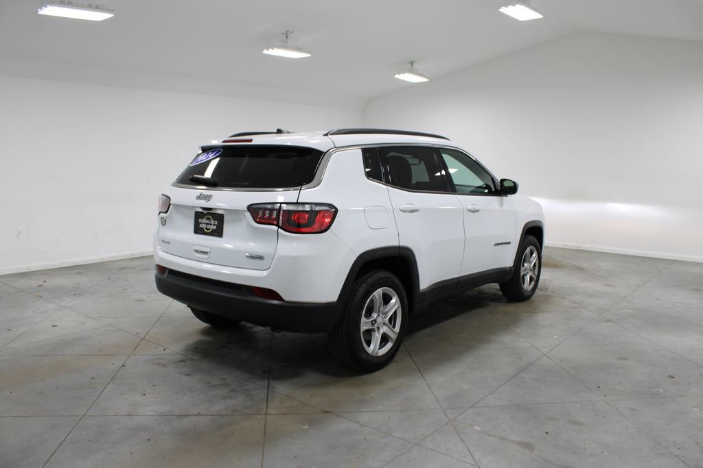 Used 2024 Jeep Compass Latitude image 9