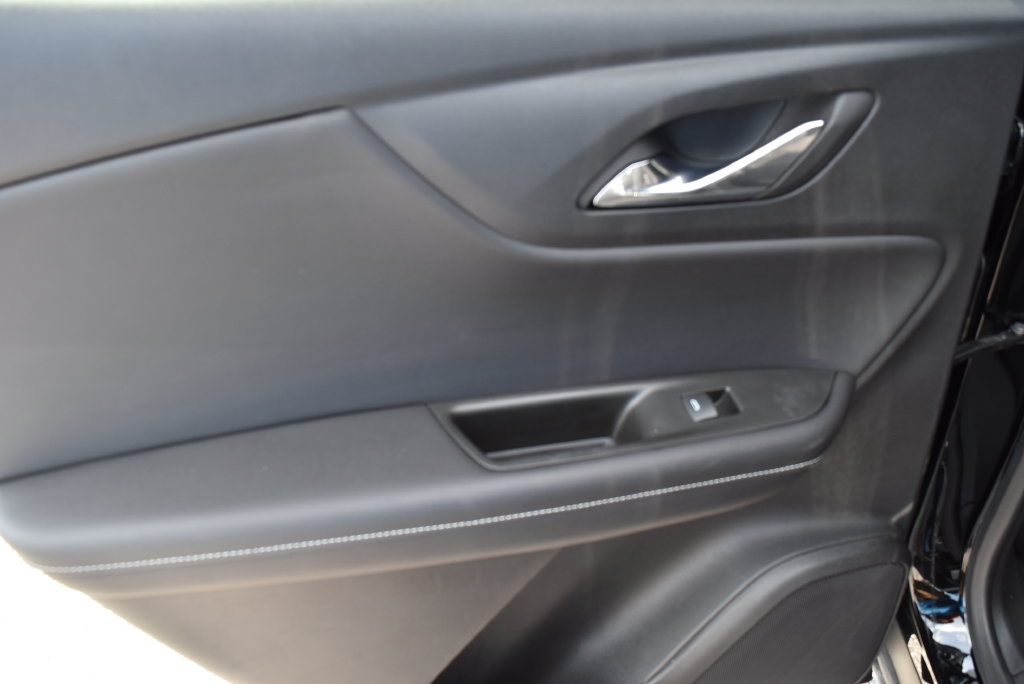 Used 2025 Chevrolet Blazer LT FWD image 10
