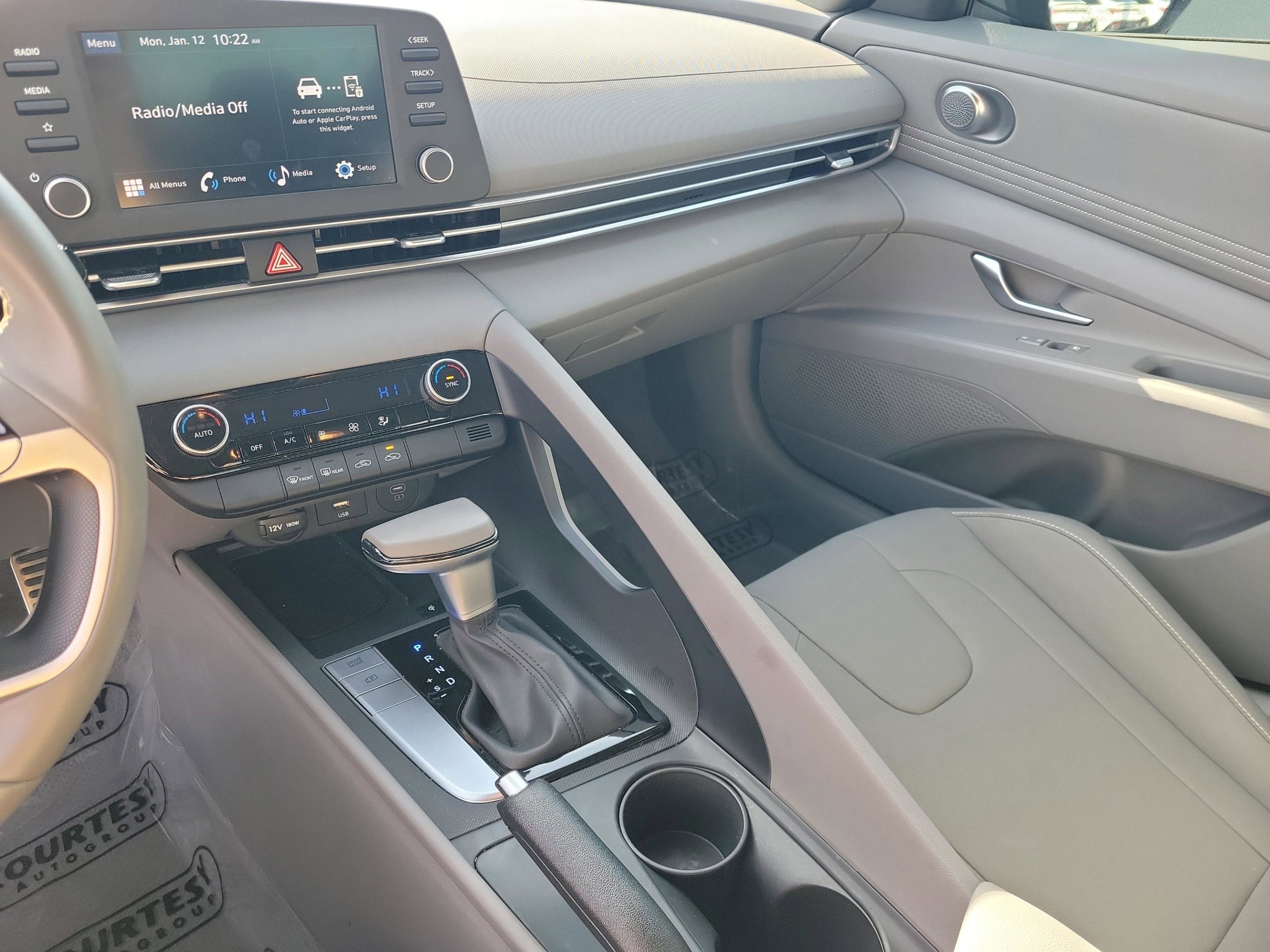 Used 2025 Hyundai Elantra Sport image 30