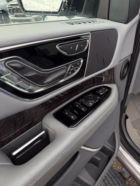 Used 2020 Lincoln Navigator Reserve w/ Equipment Group 201A Reserve RWD image 25