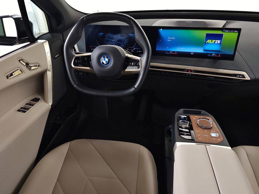 Used 2023 BMW iX xDrive50 w/ Premium Package AWD/4WD image 20