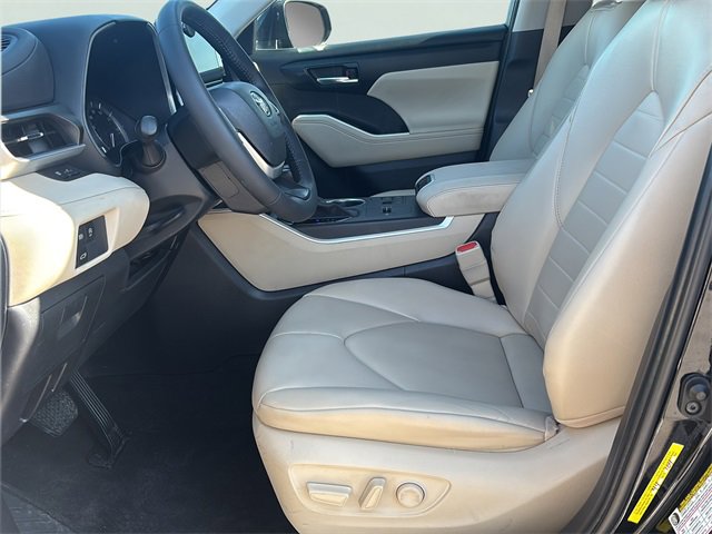 Used 2023 Toyota Highlander XLE image 23