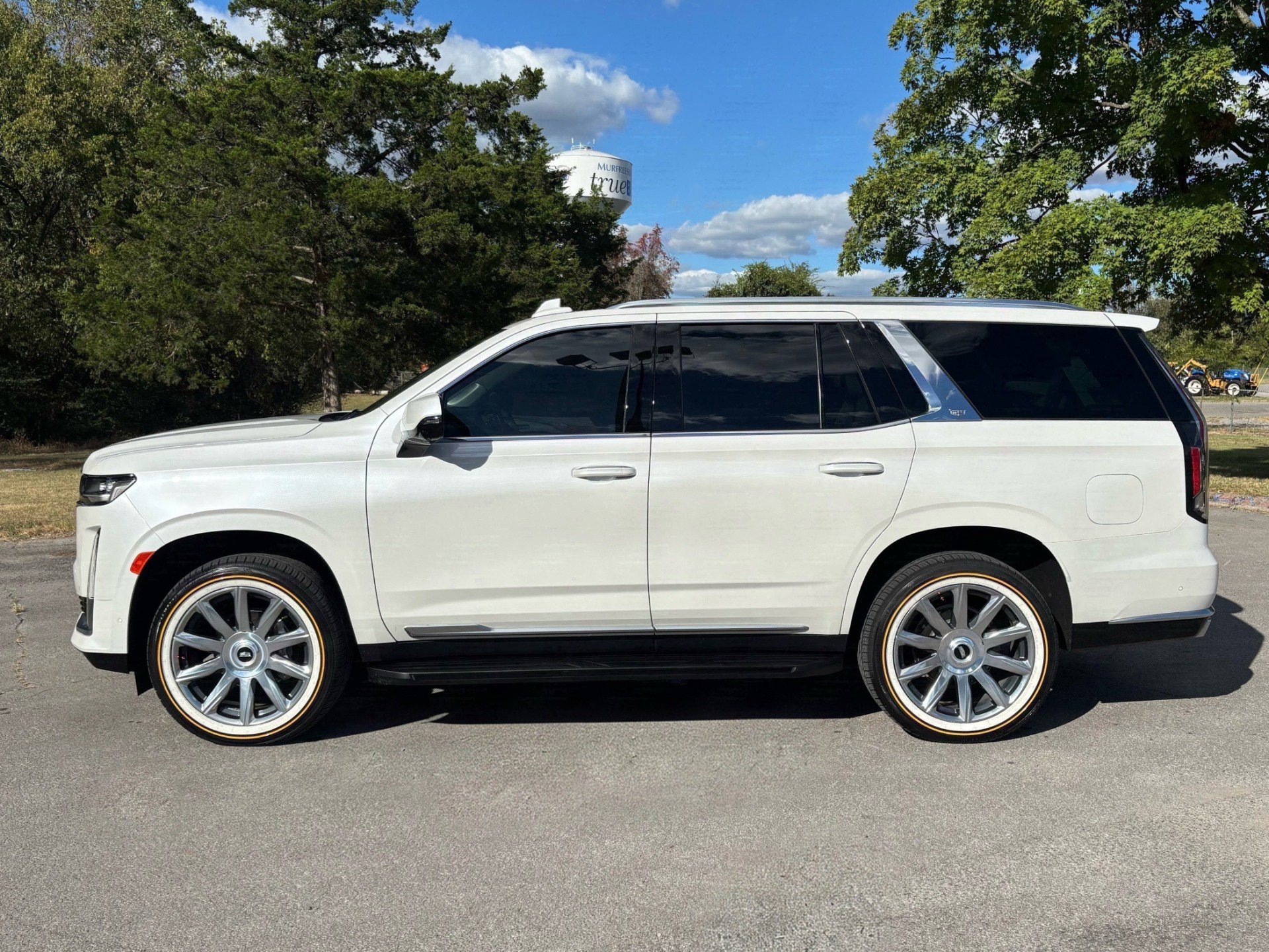 Used 2024 Cadillac Escalade Premium Luxury Platinum w/ LPO, Floor Liner Package AWD/4WD image 8