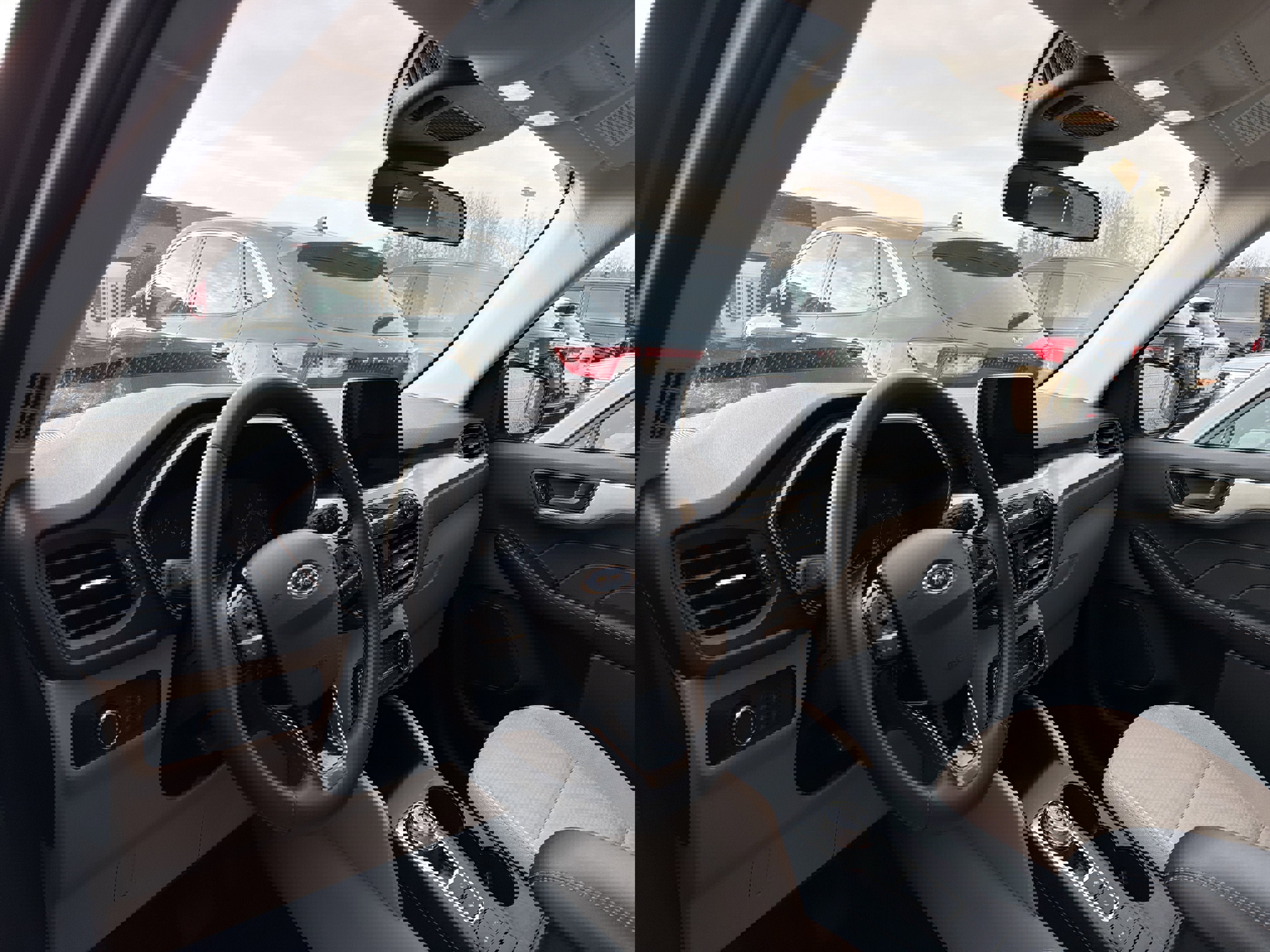 Used 2022 Ford Escape SE w/ Cold Weather Package image 8