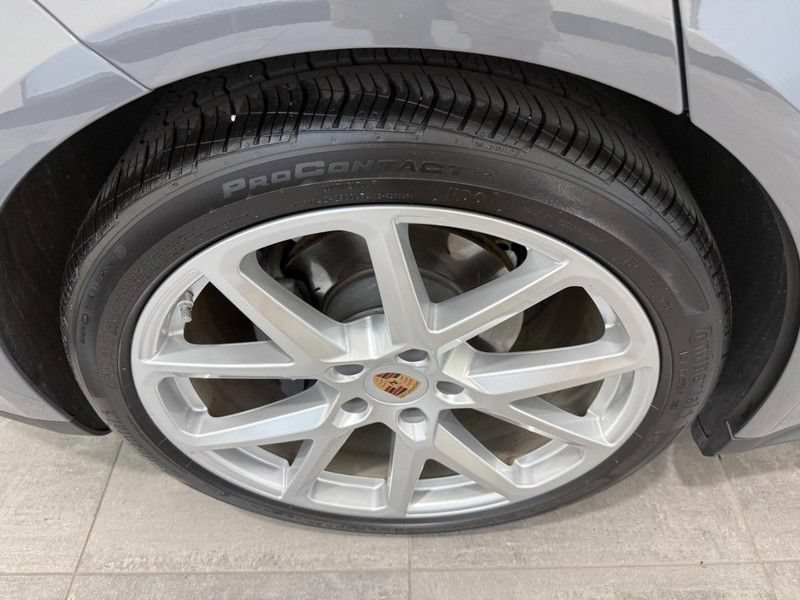 Certified 2025 Porsche Panamera 4 AWD/4WD image 8