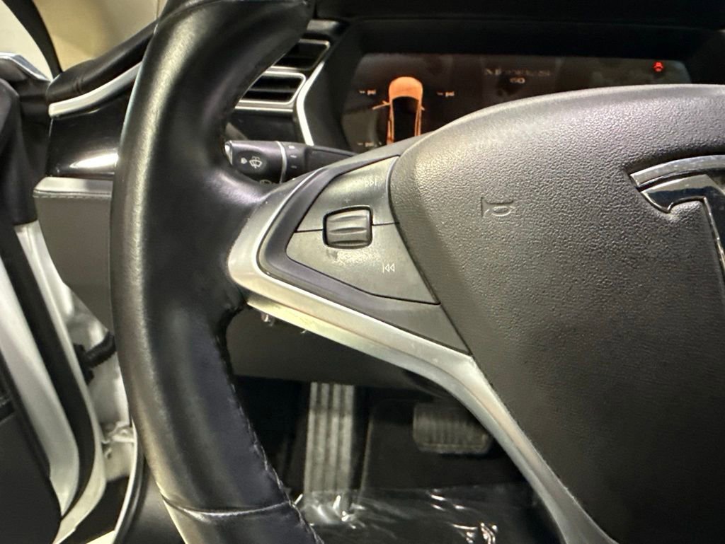 Used 2015 Tesla Model S 60 RWD image 13