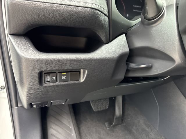 Used 2025 Toyota RAV4 XLE AWD/4WD image 34
