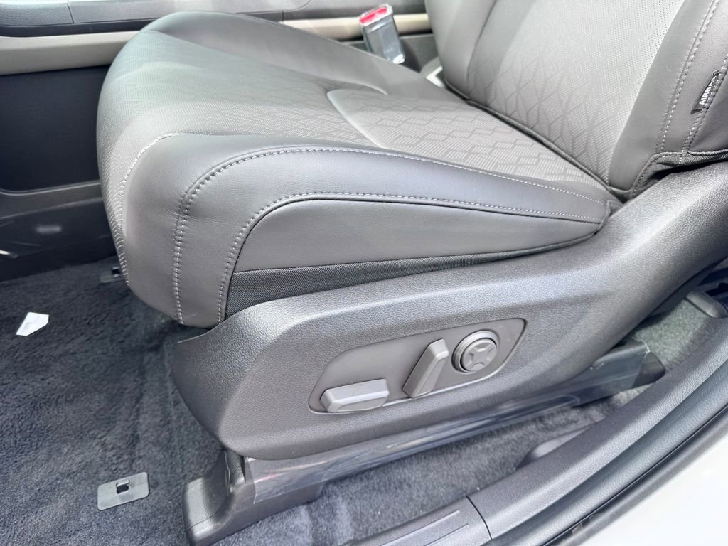 New 2026 Kia Carnival FWD image 24