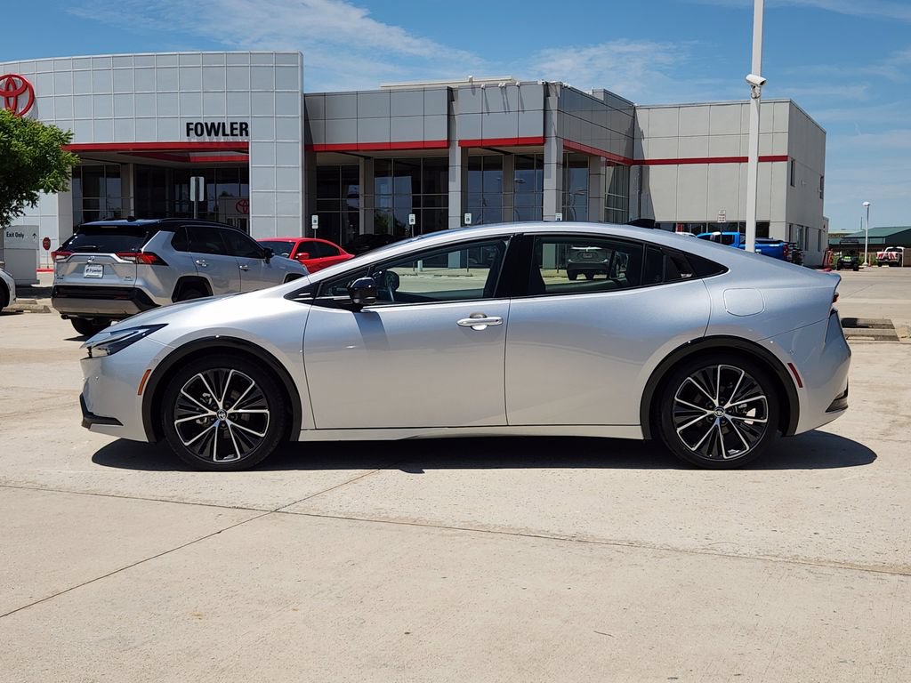 Used 2025 Toyota Prius Limited w/ Limited Premium Package FWD image 4