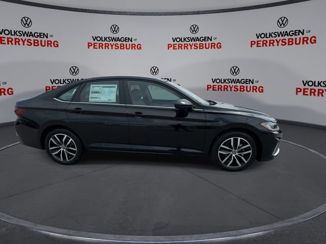 New 2026 Volkswagen Jetta SE image 2