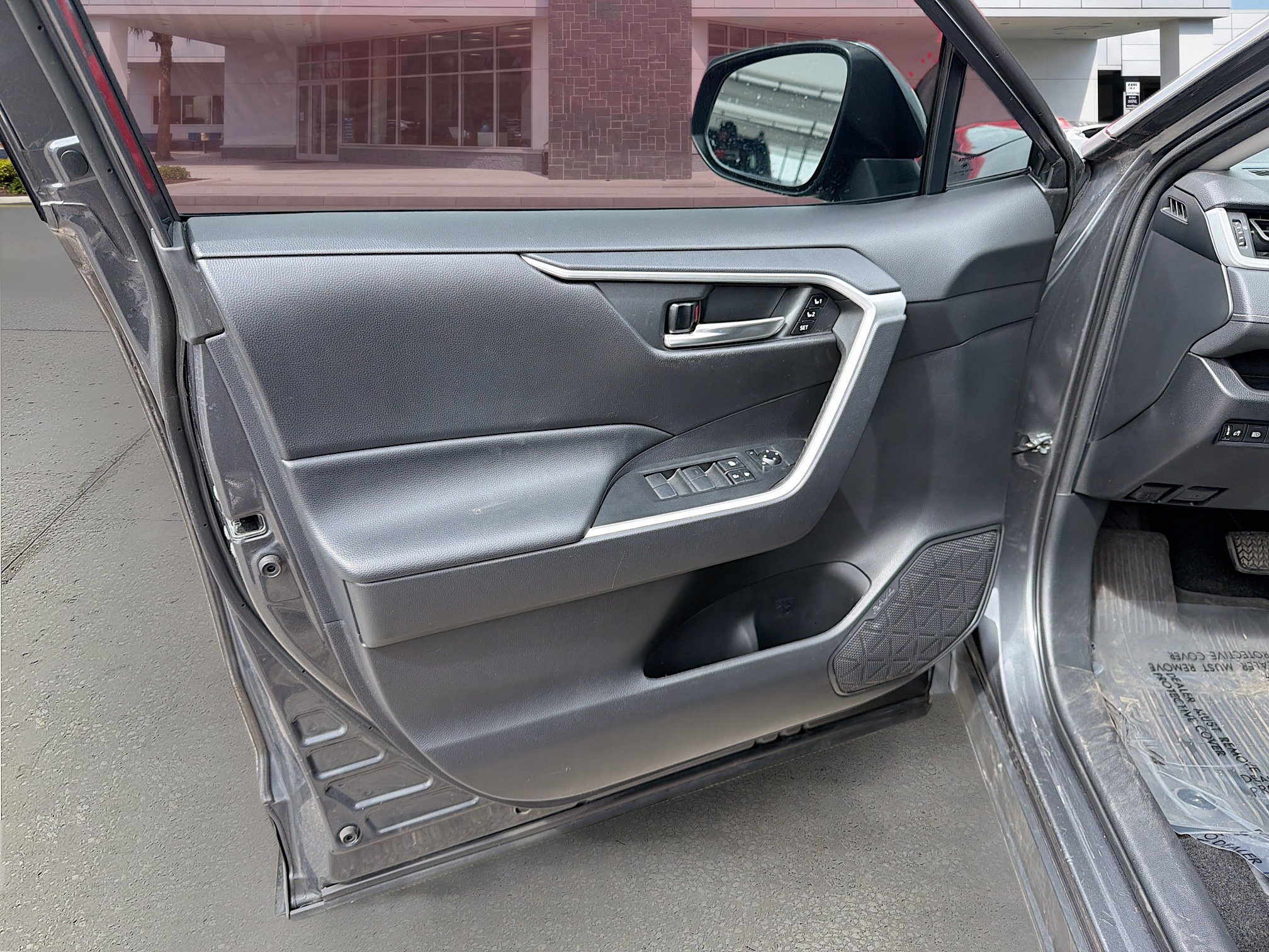 Used 2021 Toyota RAV4 XLE Premium image 23