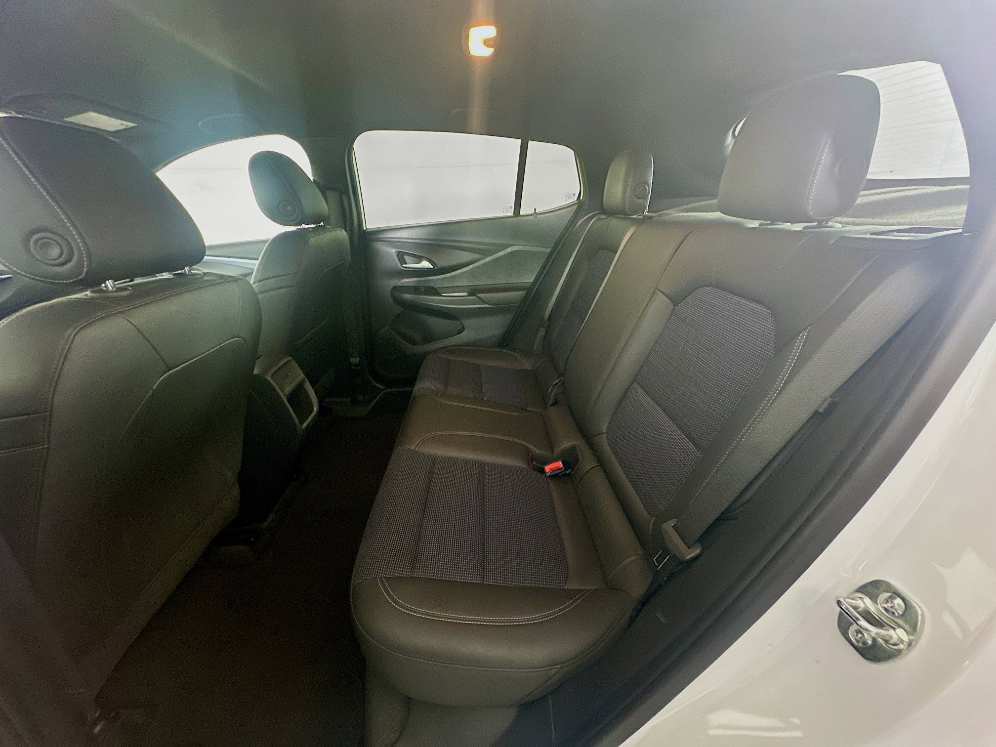 Used 2025 Buick Envista Preferred FWD image 27