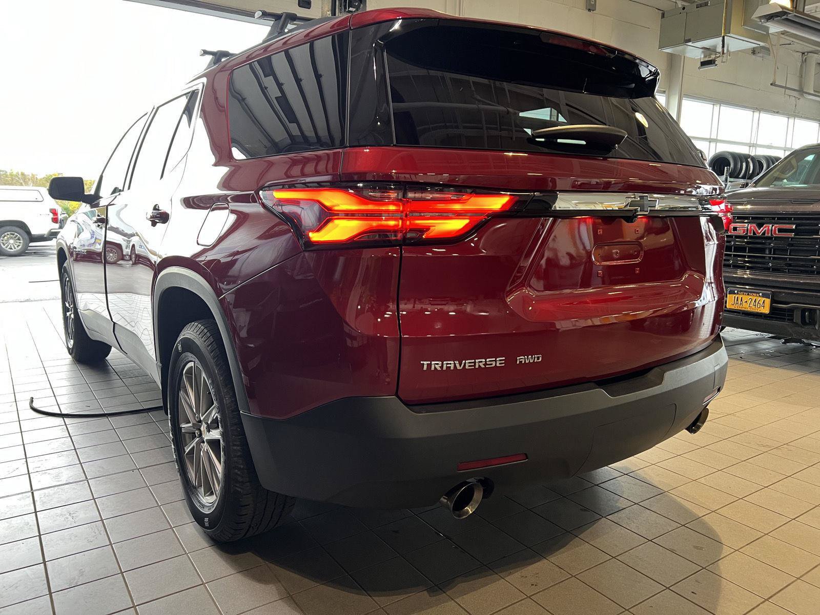 Used 2023 Chevrolet Traverse LT AWD/4WD image 5