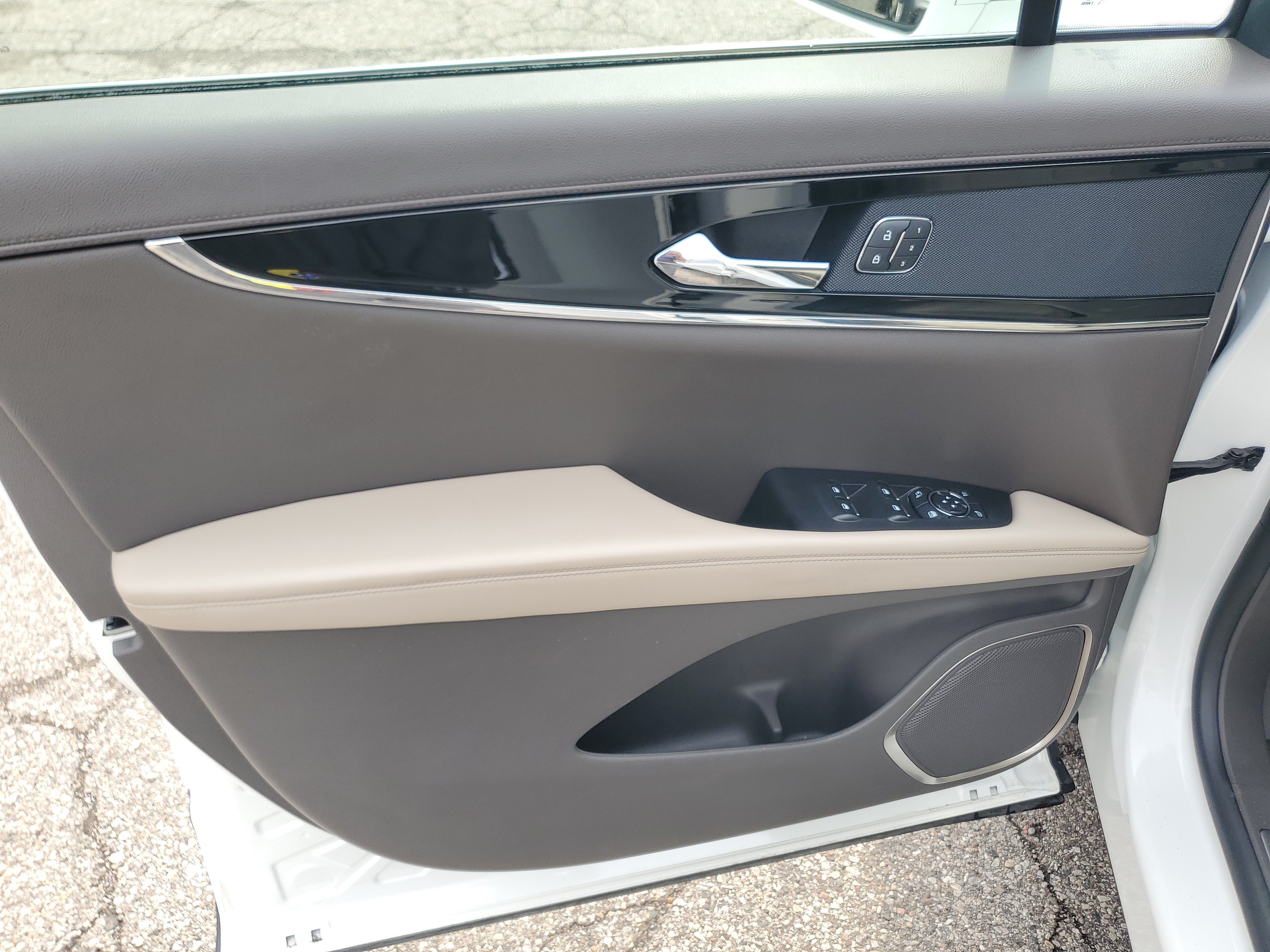 Certified 2023 Lincoln Nautilus AWD w/ Premium Package image 10