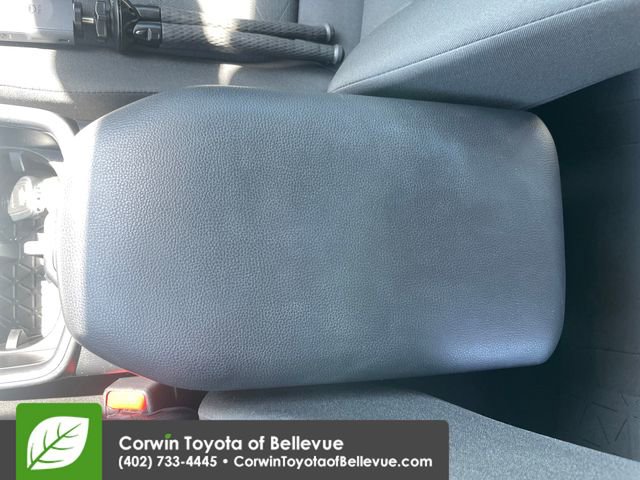 Used 2025 Toyota RAV4 XLE AWD/4WD image 15