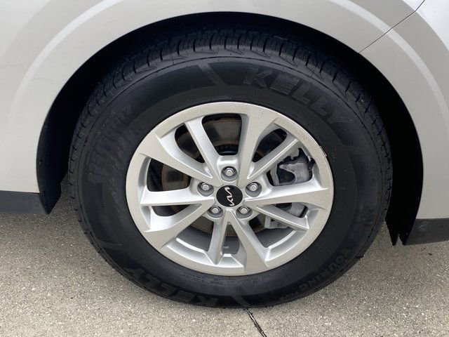 Used 2023 Kia Carnival LX image 24