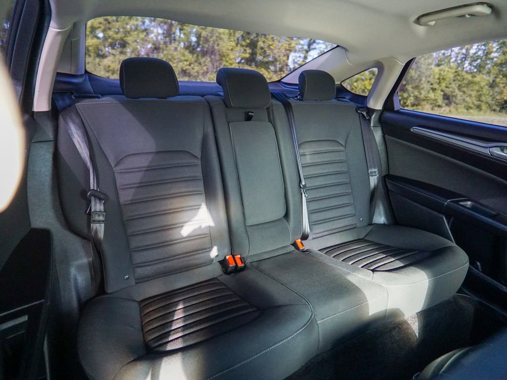 Used 2018 Ford Fusion SE w/ Fusion SE Technology Package FWD image 28