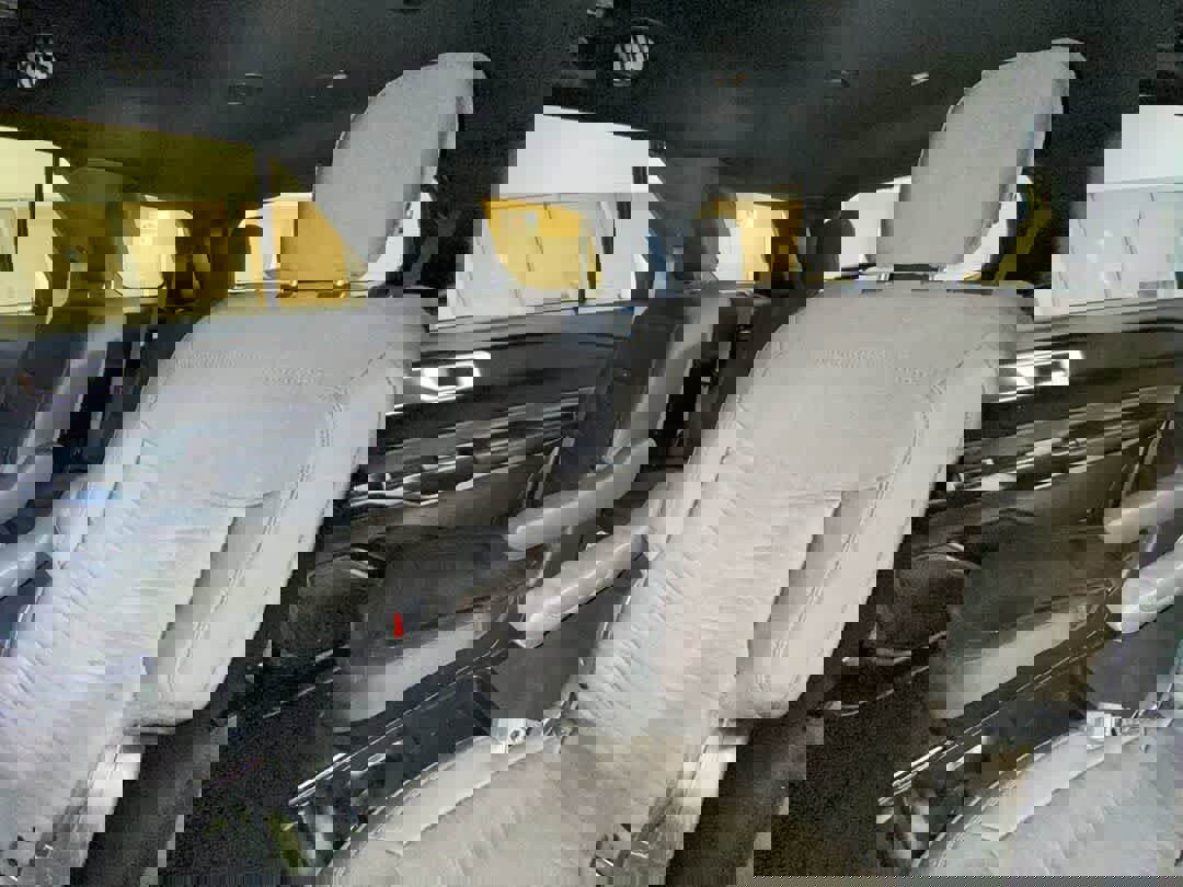 Used 2020 Ford Explorer XLT w/ Comfort Package image 24