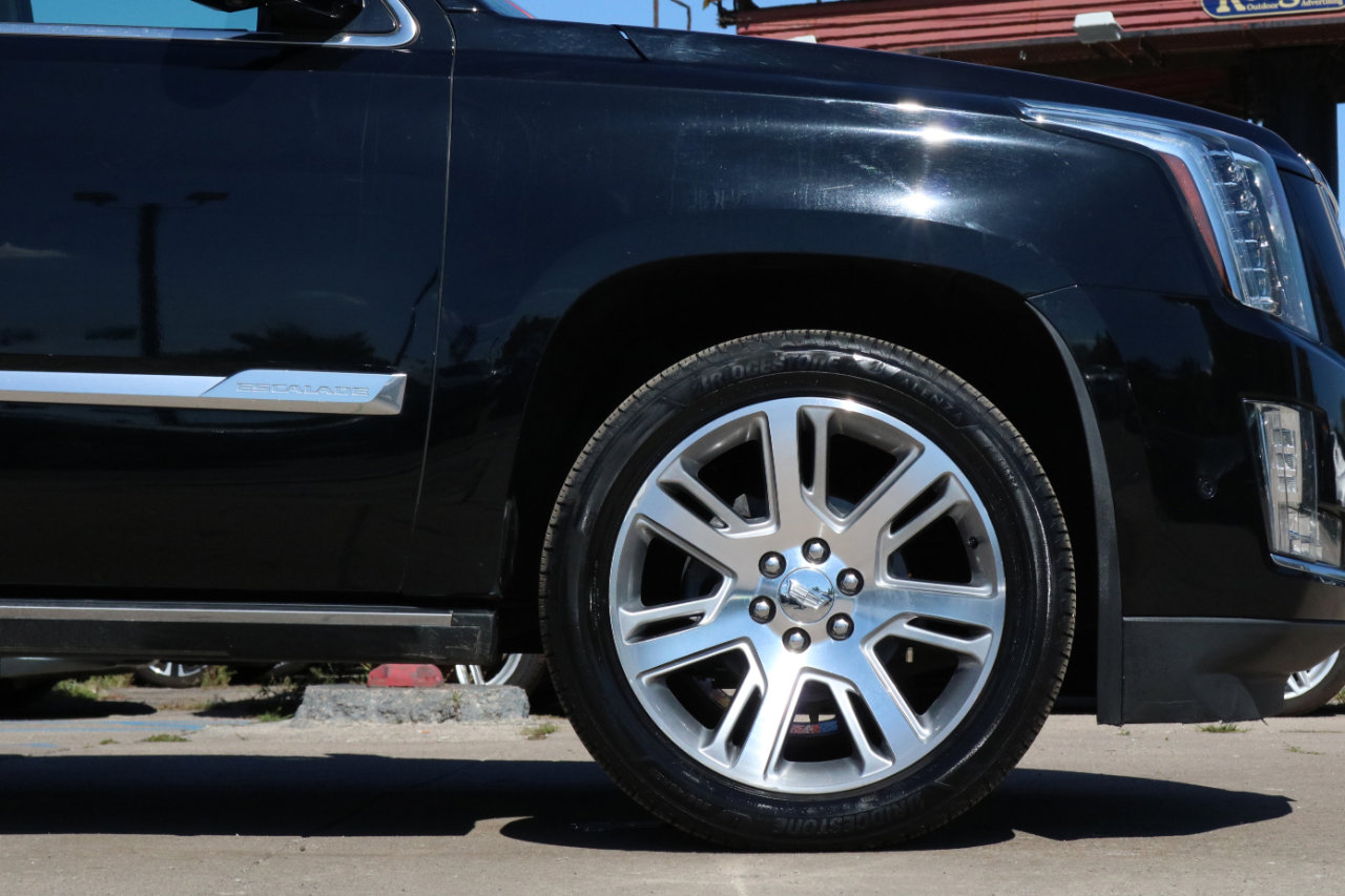 Used 2017 Cadillac Escalade Premium Luxury image 5