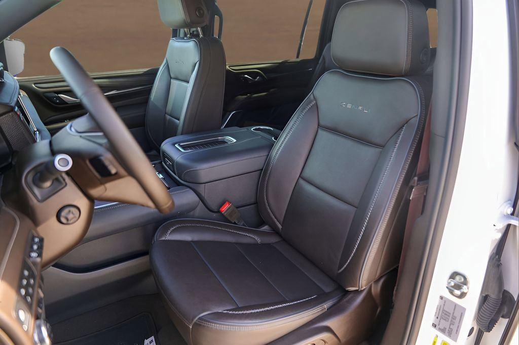 Used 2024 GMC Yukon XL Denali w/ Max Trailering Package image 7