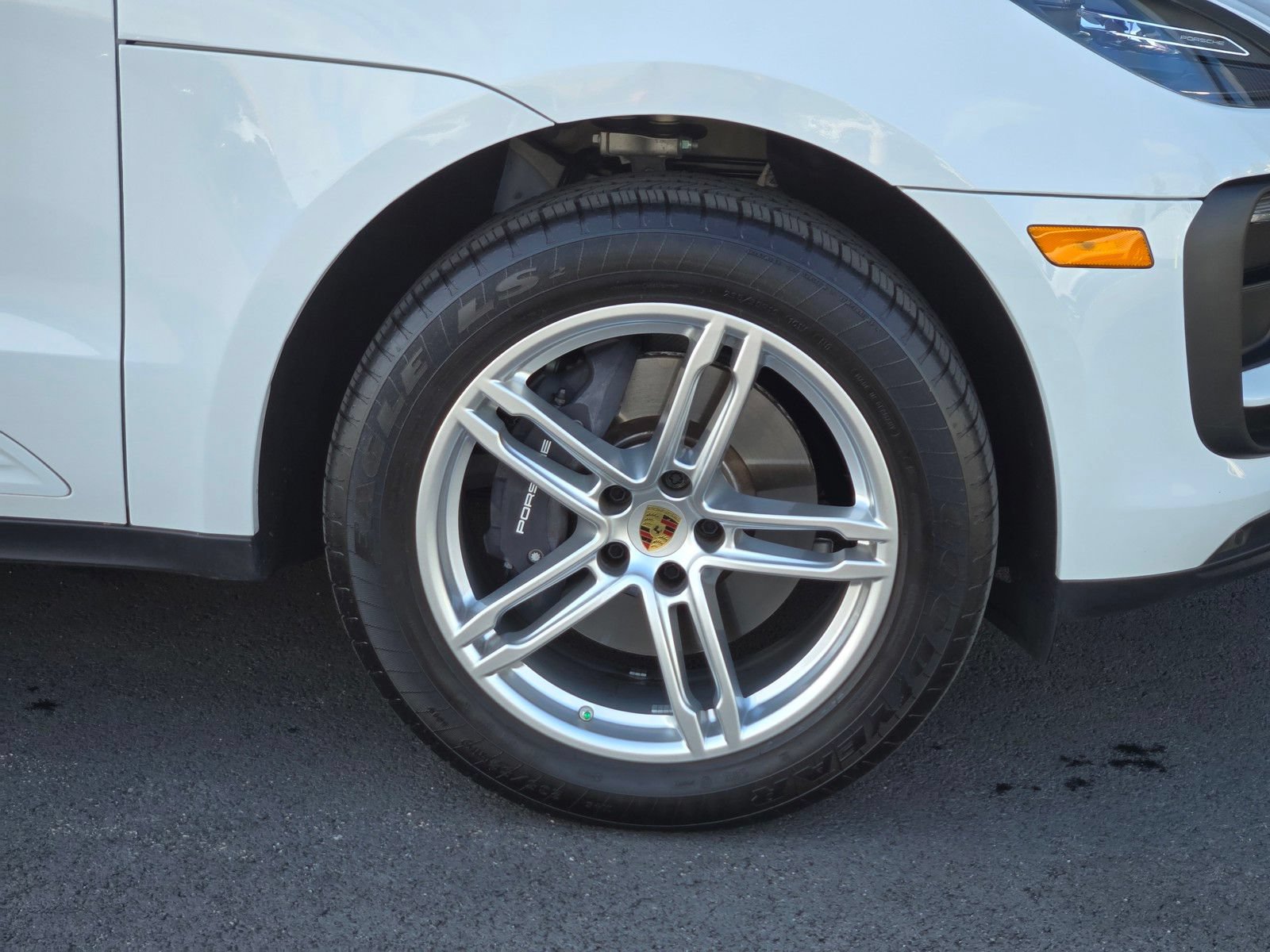 Certified 2025 Porsche Macan w/ Premium Package Plus AWD/4WD image 11