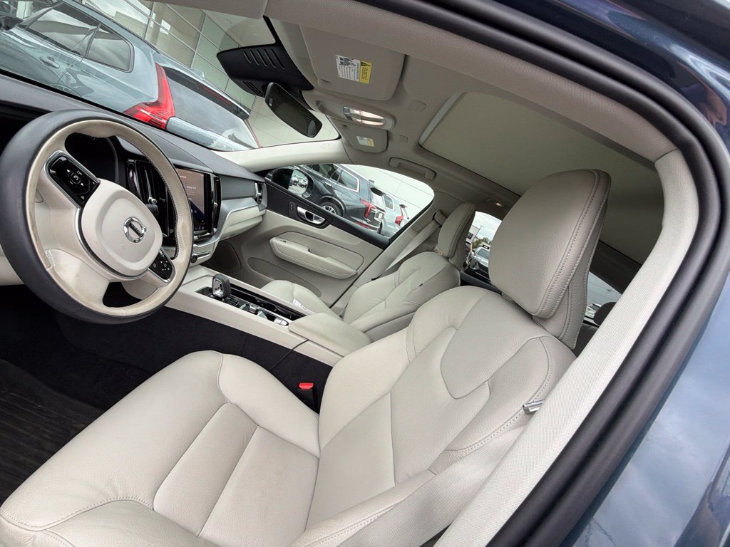 Used 2024 Volvo XC60 B5 Core w/ Protection Package Premier AWD/4WD image 5