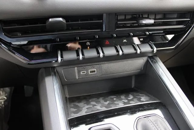 New 2025 GMC Canyon Elevation w/ Convenience Package image 27