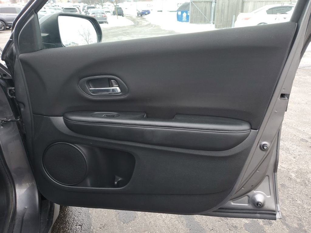 Used 2018 Honda HR-V LX image 35