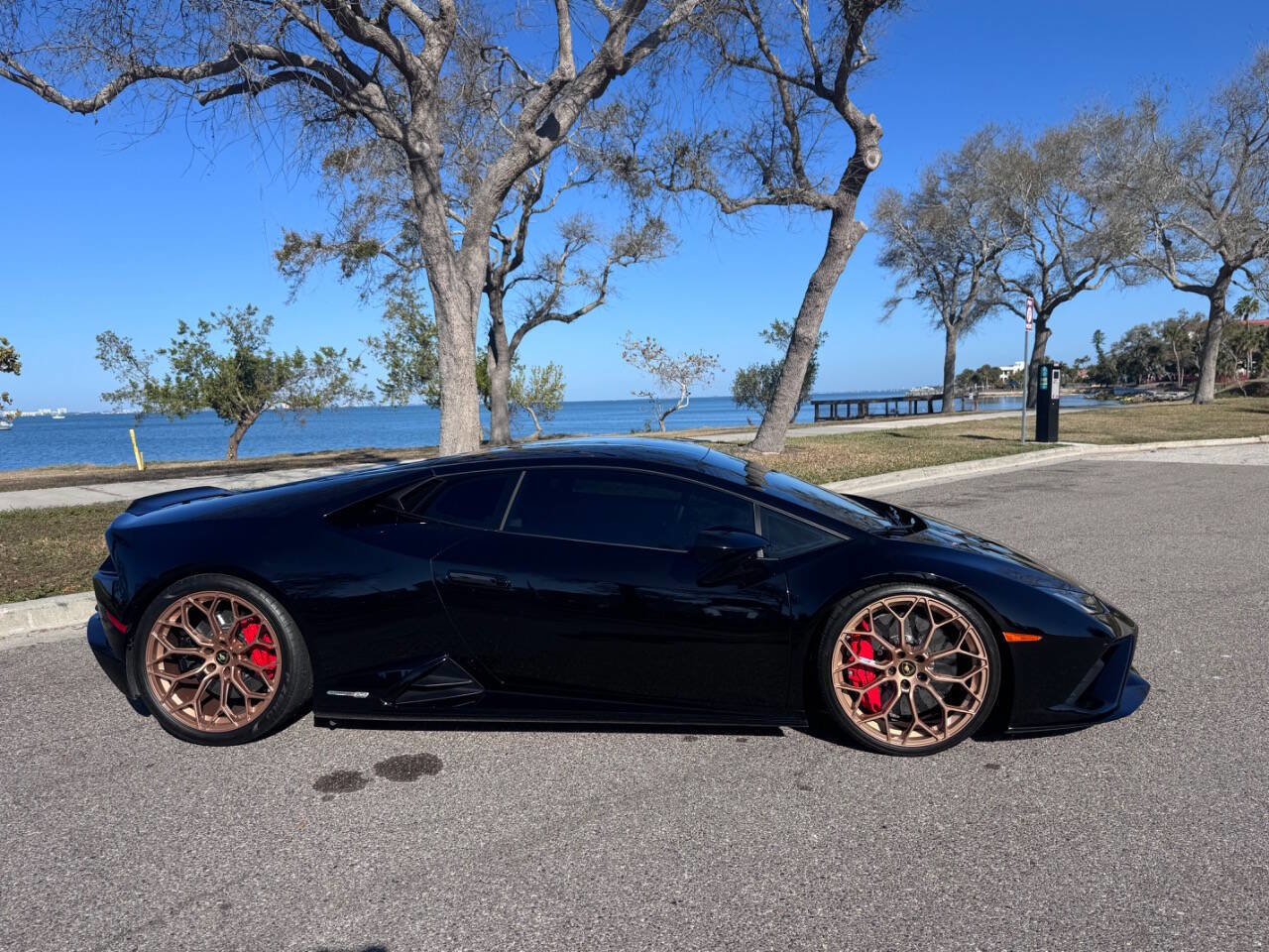 Used 2022 Lamborghini Huracan EVO image 18