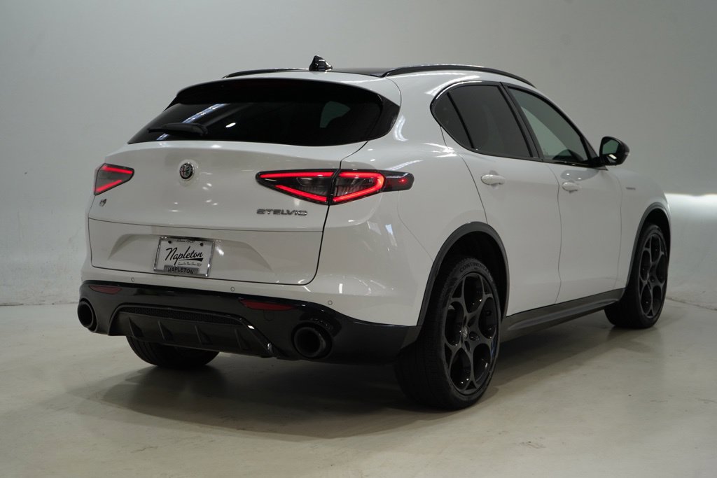 Used 2024 Alfa Romeo Stelvio Veloce AWD/4WD image 7