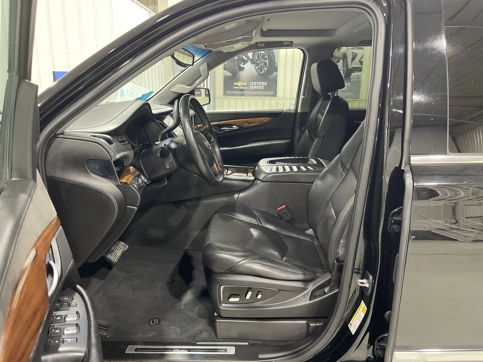 Used 2015 Cadillac Escalade ESV Premium AWD/4WD image 2