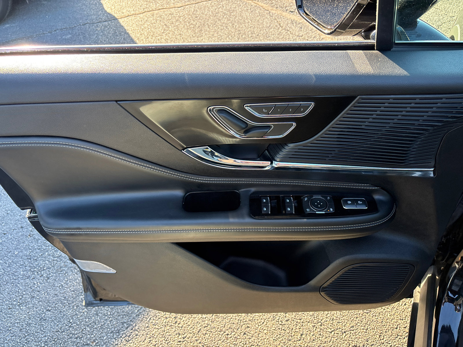 Certified 2022 Lincoln Corsair FWD image 11