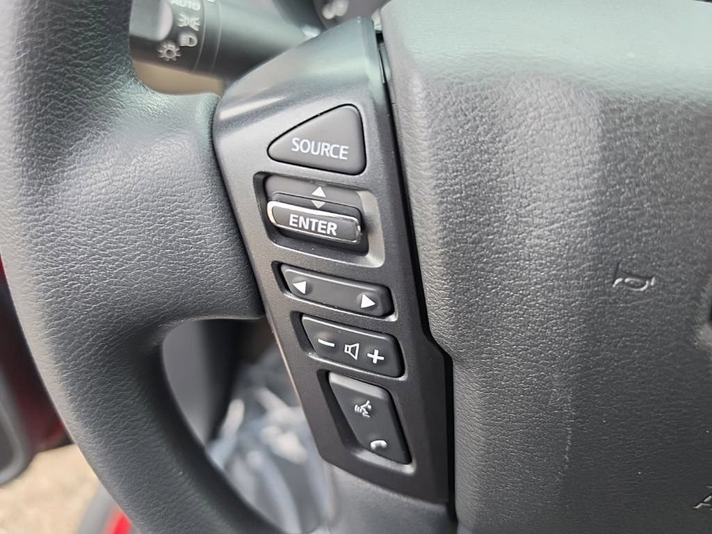 Used 2022 Nissan Frontier SV AWD/4WD image 10