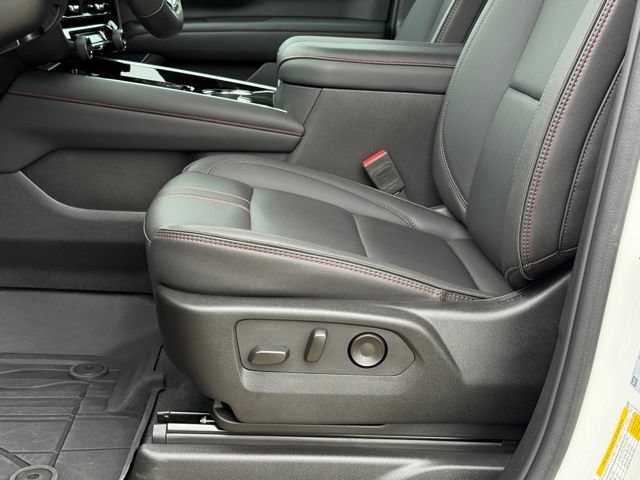 Used 2025 Chevrolet Suburban RST w/ Comfort Package RWD image 14
