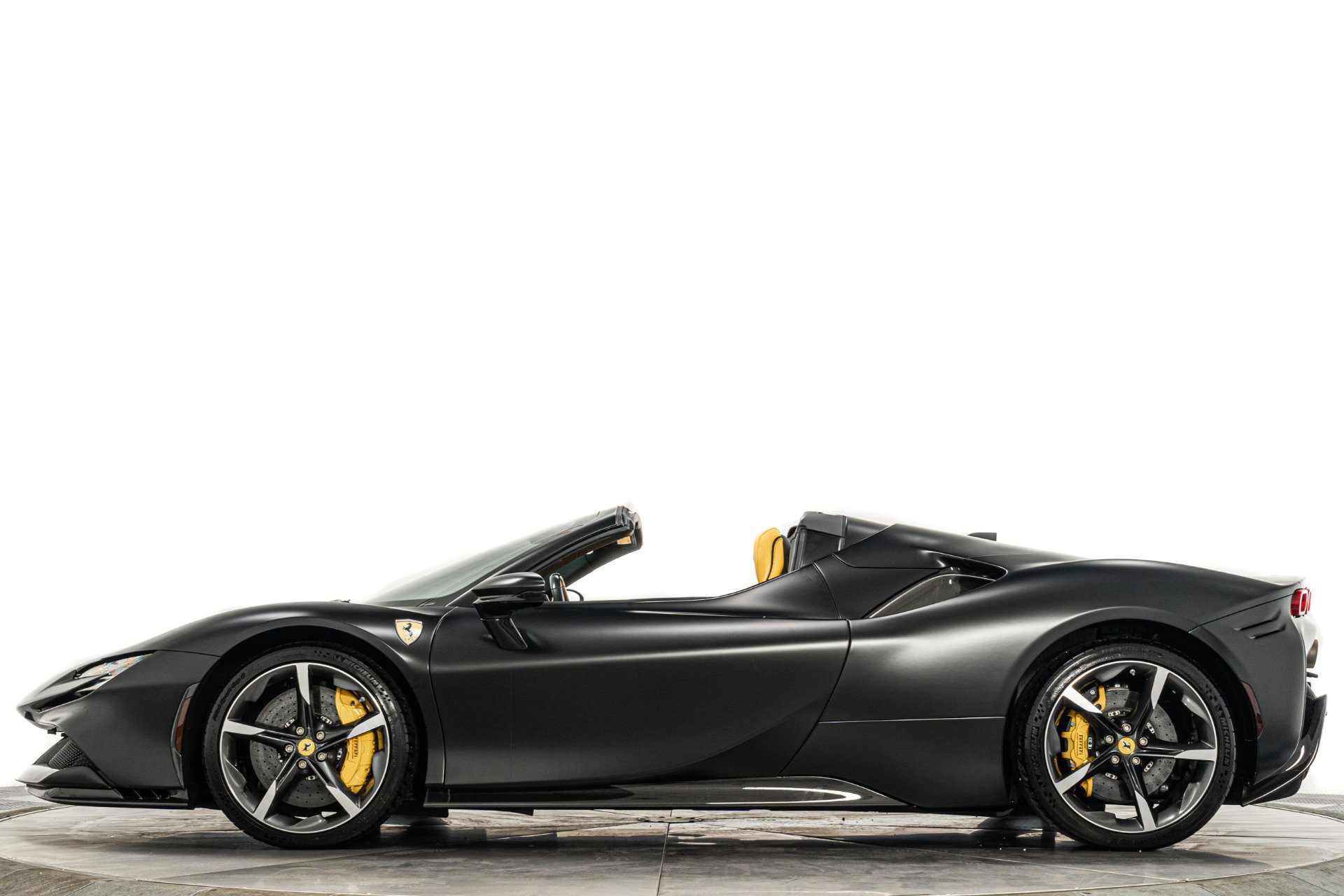 Used 2024 Ferrari SF90 Spider image 6