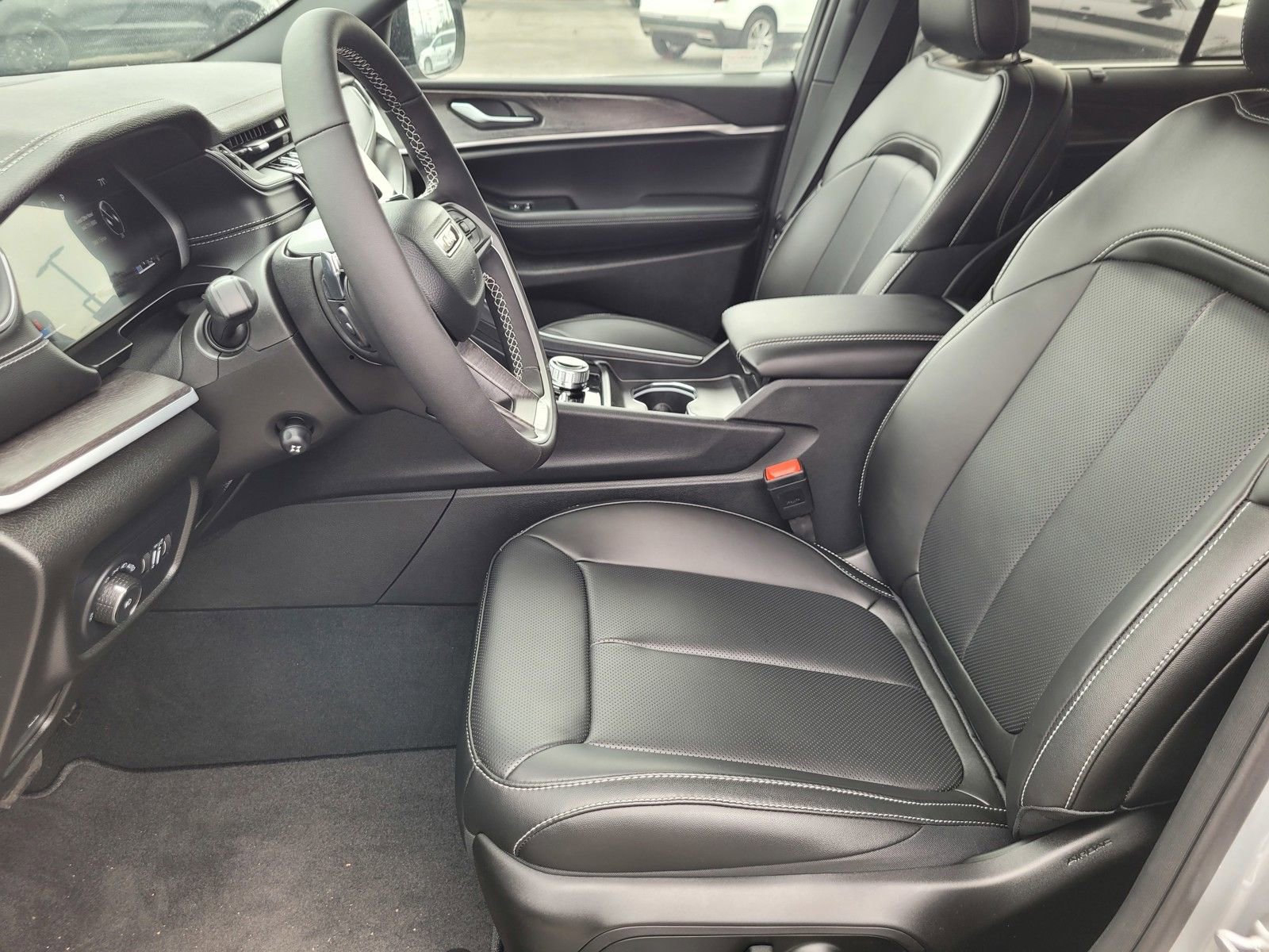 New 2025 Jeep Grand Cherokee Limited w/ Luxury Tech Group II image 11