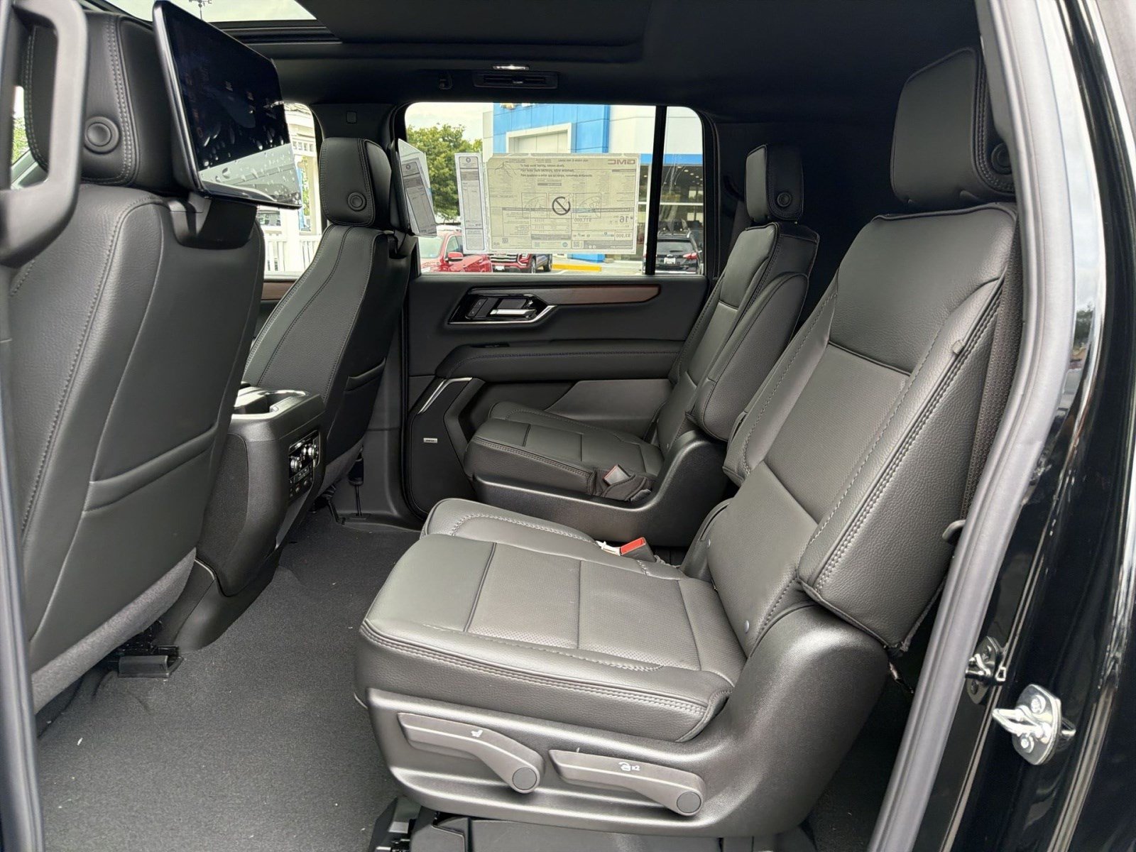 New 2026 GMC Yukon XL Denali w/ Denali Reserve Package AWD/4WD image 16
