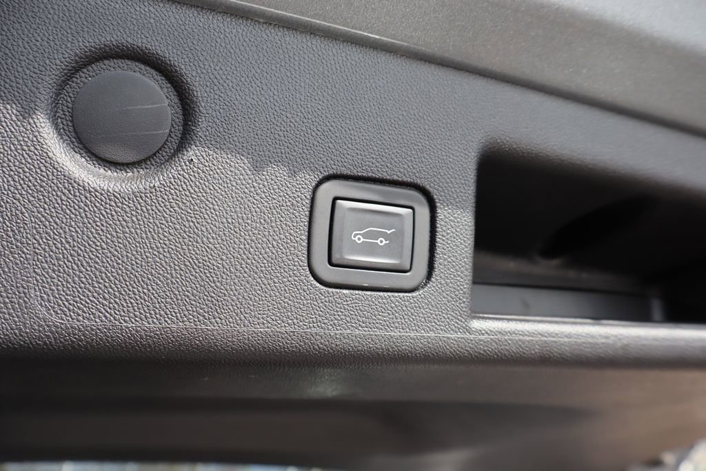 Used 2023 Chevrolet Equinox Premier image 38