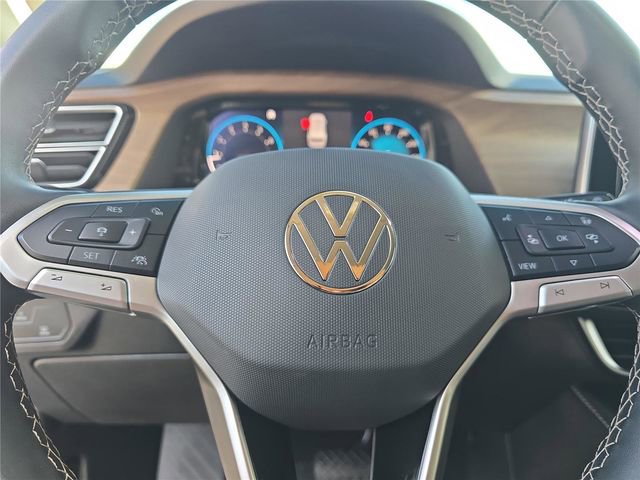 Used 2025 Volkswagen Atlas SE image 24
