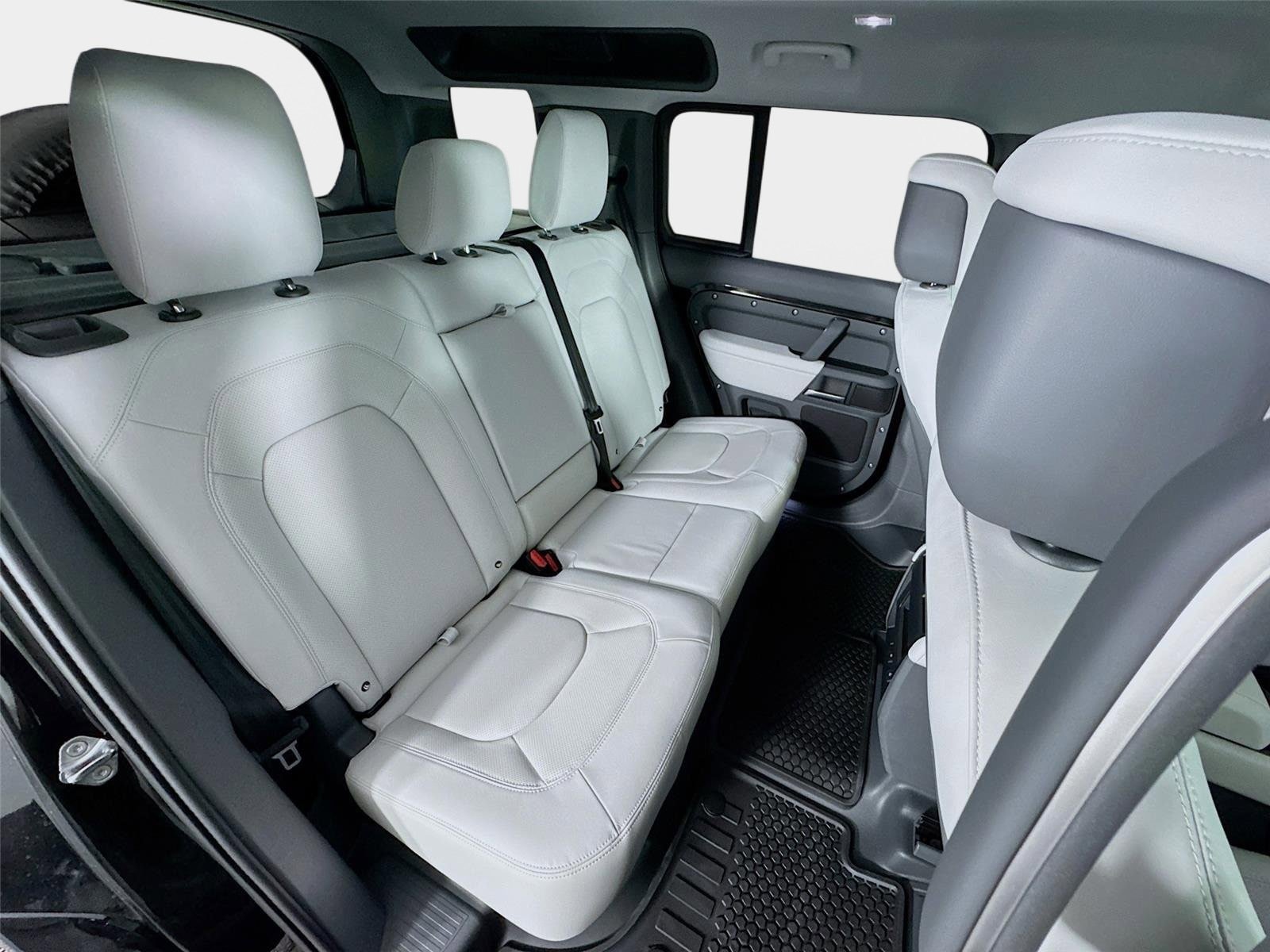 New 2026 Land Rover Defender 110 X-Dynamic SE AWD/4WD image 29