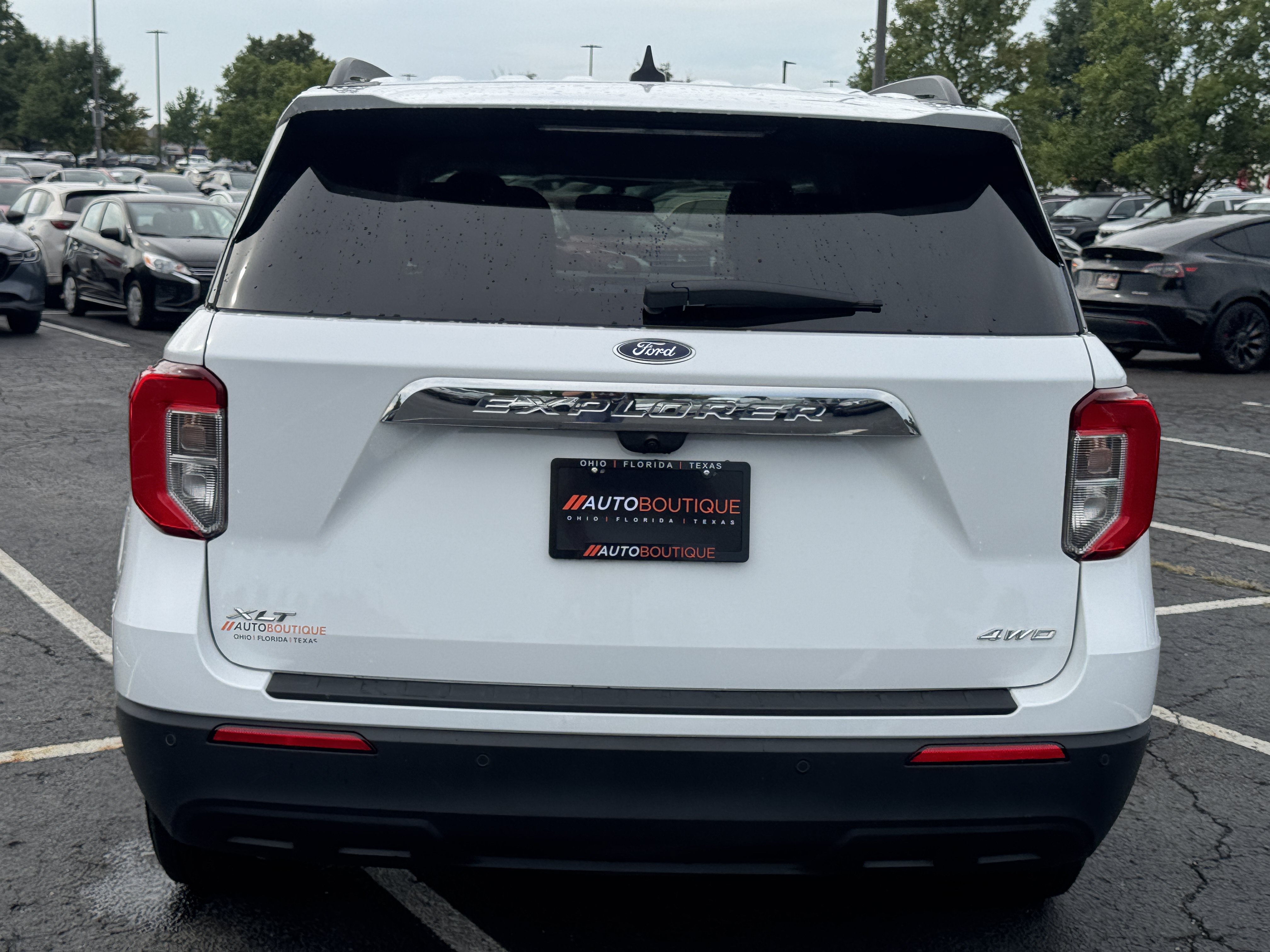 Used 2023 Ford Explorer XLT AWD/4WD image 12