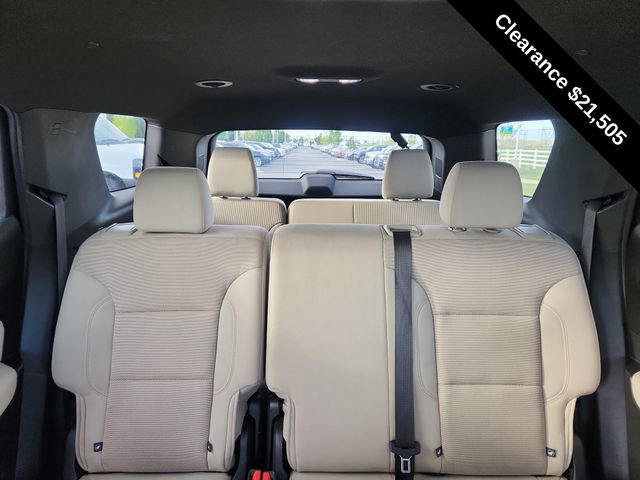 Used 2023 Chevrolet Traverse LS image 27