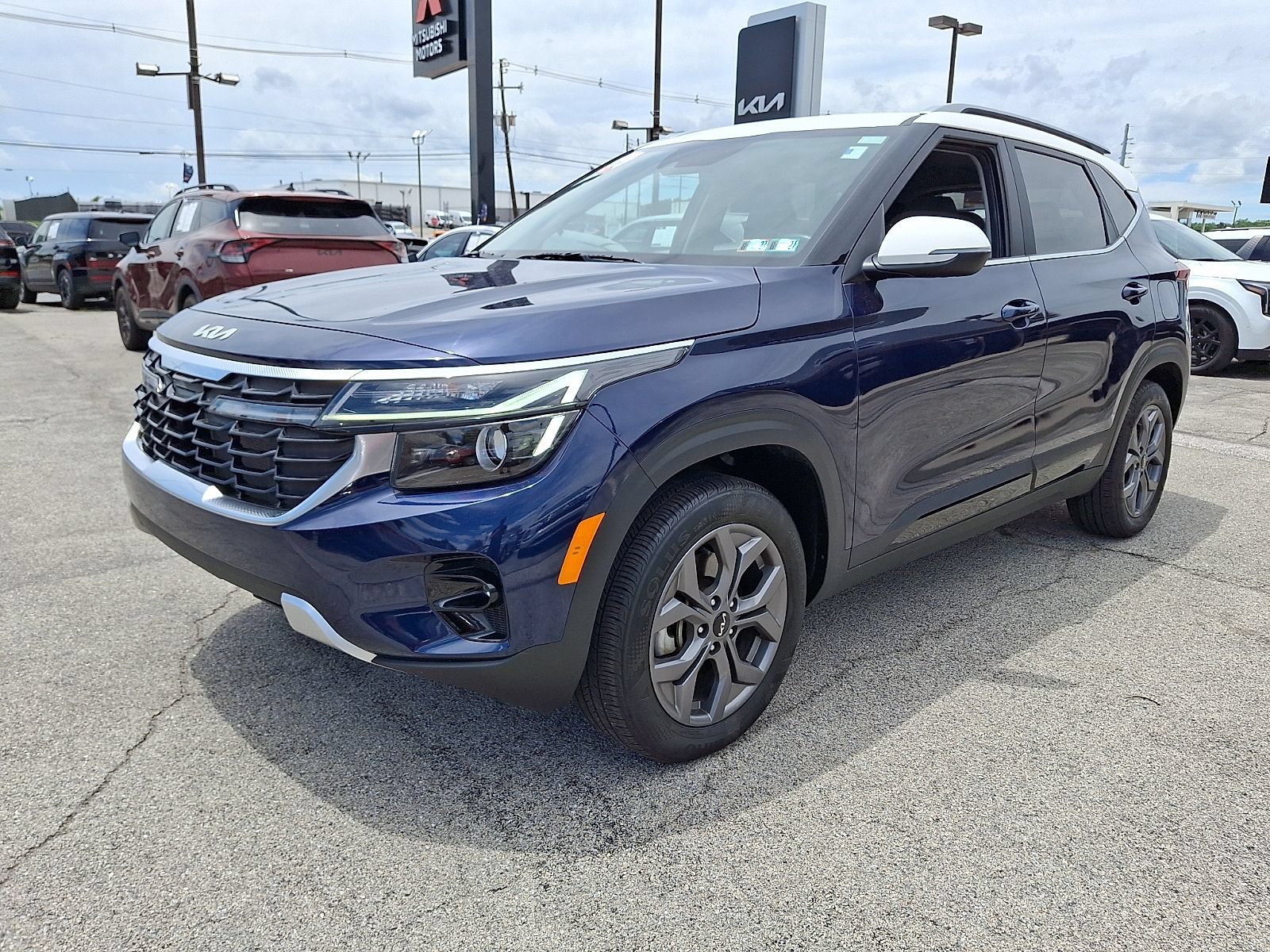 Used 2024 Kia Seltos S AWD/4WD image 3
