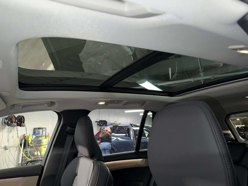 Certified 2025 Volvo XC90 T8 Plus w/ Protection Package Premier AWD/4WD image 21