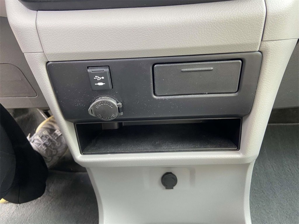 Used 2018 Toyota Sienna LE image 25
