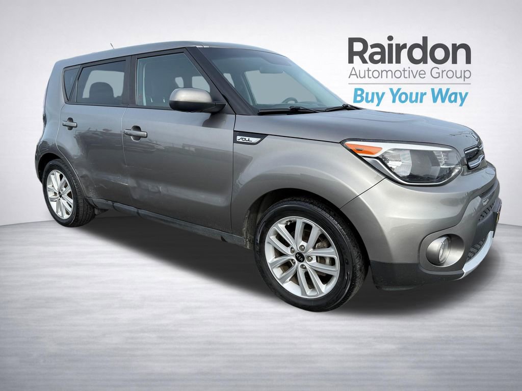 Used 2017 Kia Soul + image 6