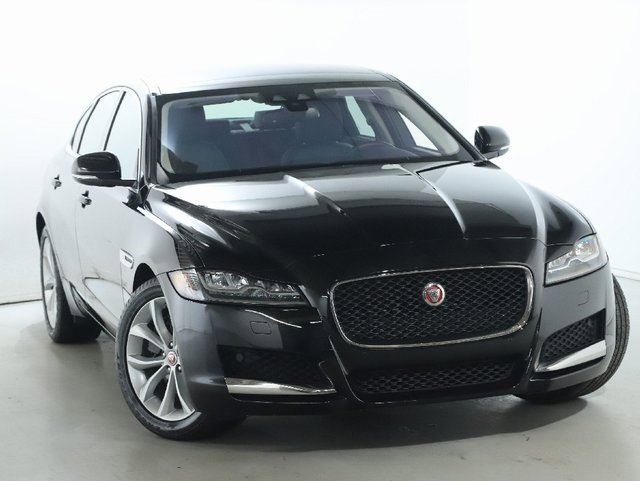 Used 2018 Jaguar XF Premium image 2