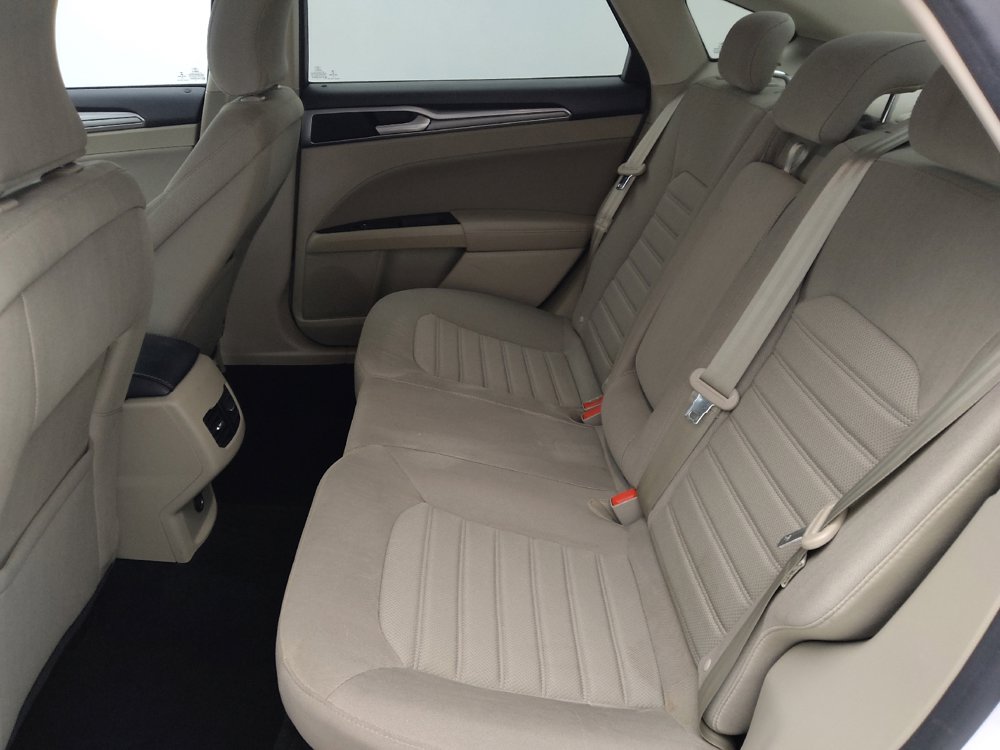 Used 2019 Ford Fusion SE FWD image 17