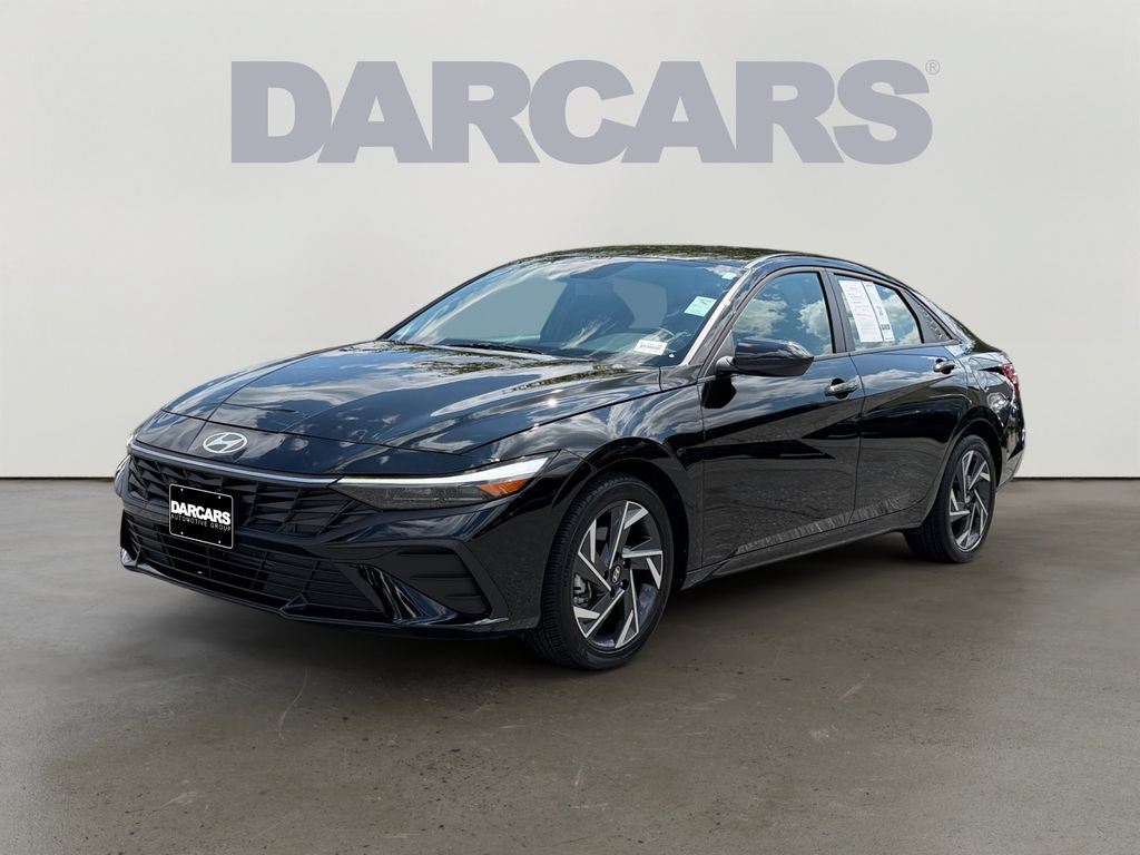 Used 2025 Hyundai Elantra Sport FWD image 3
