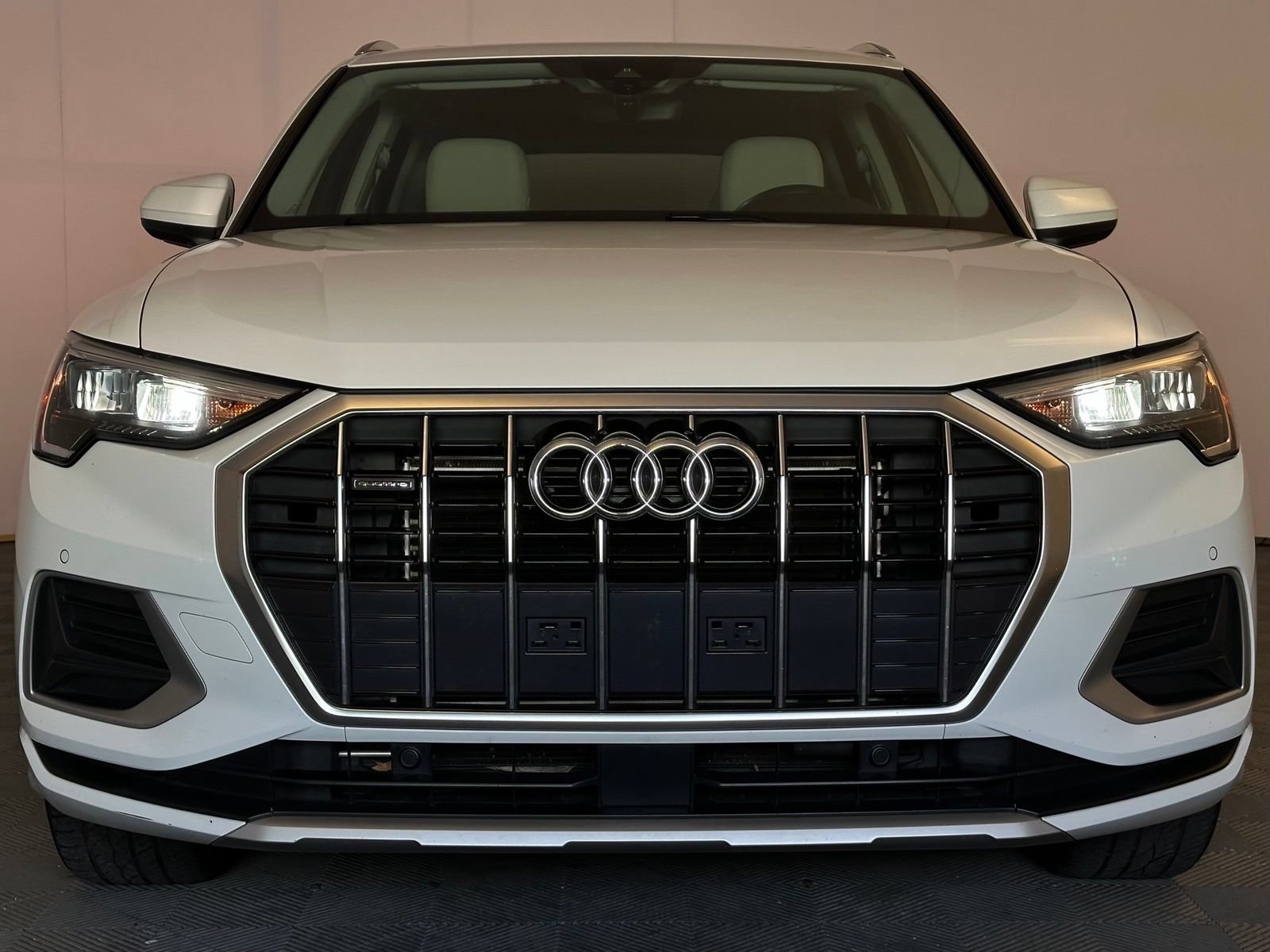 Used 2019 Audi Q3 2.0T Premium w/ Convenience Package AWD/4WD image 22